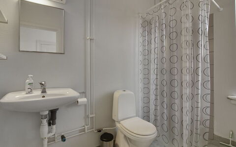 Gyrth - 250M from the Sea: Meubles, Design Intérieur, Chaise, Sol, Table, Recours, Sol, Plafond, Pièce, Eco Hôtel