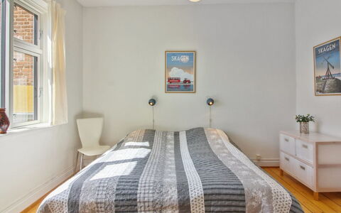 Gyrth - 250M from the Sea: Meubles, Design Intérieur, Chaise, Sol, Table, Recours, Sol, Plafond, Pièce, Eco Hôtel