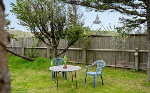 Helny - 300M from the Sea: Meubles, Mobilier De Jardin, Jardin, Tableau De Plein Air, Pelouse, Chaise, Arrière-Cour, Cour, Ombre, Aménagement Paysager