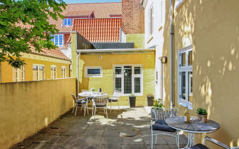 Siggut - 250M from the Sea: Herbe, Maison, Toit, Domicile, Chalet, Arbuste, Lot Terre, Zone Rurale, Ferme, Couverture De Sol