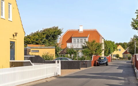 Jarkko - 200M from the Sea: Bâtiment, Zone Résidentielle, Maison, Façade, Domicile, Architecture, Quartier, Toit, Établissements Humains, Banlieue