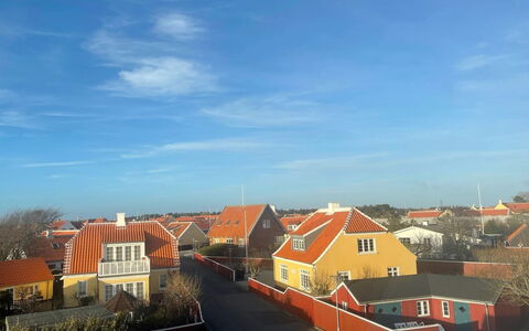 Jarkko - 200M from the Sea: Ciel, Orange, Horizon, Toit, Maison, Domicile, Lumière Du Soleil, Matin, Soirée, Crépuscule