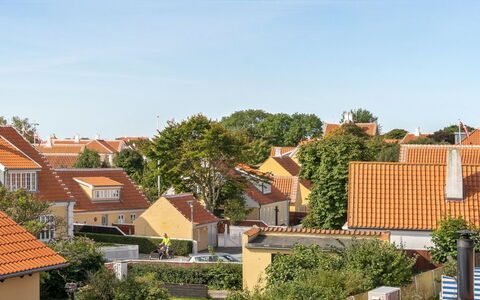 Jarkko - 200M from the Sea: Ciel, Zone Résidentielle, Toit, Maison, Domicile, Quartier, Façade, Design Urbain, Établissements Humains, Banlieue