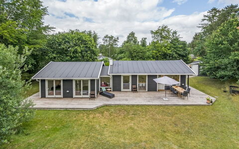 Sverkel - 700M from the Sea: Domicile, Maison, Toit, Chalet, Biens, Siding, Pelouse, Ferme, Jardin, Ombre