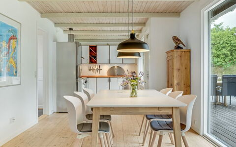 Sverkel - 700M from the Sea: Sol, Design Intérieur, Bois, Plafond, Meubles, Sol, Parquet, Table Cuisine Et Salle A Manger, Luminaire, Salle À Manger