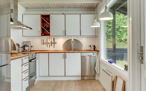 Sverkel - 700M from the Sea: Cuisine, Comptoir, Appareil De Cuisine, Design Intérieur, Sol, Bois, Plafond, Luminaire, Principaux Appliance, Cabinetry