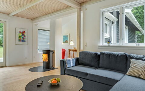 Sverkel - 700M from the Sea: Sol, Design Intérieur, Meubles, Sol, Bois, Plafond, Parquet, Pièce, Salon, Canapé