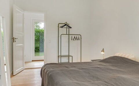 Sverkel - 700M from the Sea: Meubles, Lit, Design Intérieur, Sol, Sol, Chambre, Mur, Bois, Parquet, Domicile