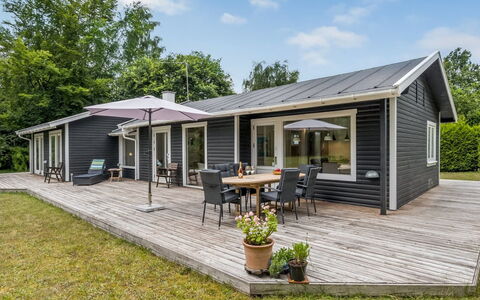 Sverkel - 700M from the Sea: Herbe, Arbuste, Maison, Jardin, Domicile, Chalet, Lot Terre, Pelouse, Couverture De Sol