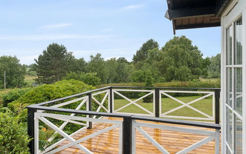 Ylermi - 1.5Km from the Sea: Clôture, Balustrade, Porche, Plate-Forme, Accueil Escrime, Porte, Balustre, Structure En Plein Air, Planche, Boardwalk