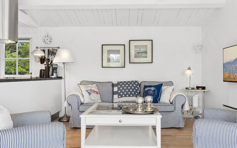 Ylermi - 1.5Km from the Sea: Meubles, Canapé, Design Intérieur, Plafond, Salon, Domicile, Pièce, Throw Pillow
