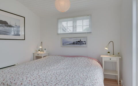 Ylermi - 1.5Km from the Sea: Lit, Chambre, Design Intérieur, Plafond, Drap De Lit, Meubles, Literie, Sol, Linge, Sol