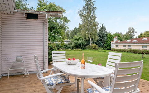 Åsemarie - 600M from the Sea: Arbuste, Design Urbain, Couverture De Sol, Brique, Appartement, Biens, Brickwork, Balcon, Aménagement Paysager