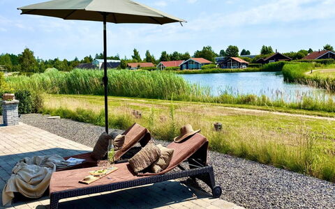 Domi - 1.2Km from the Sea: Mobilier De Jardin, Meubles, Parapluie, Ombre, Jardin, Chaise, Tableau De Plein Air, Patio, Eco Hôtel, Balancelle
