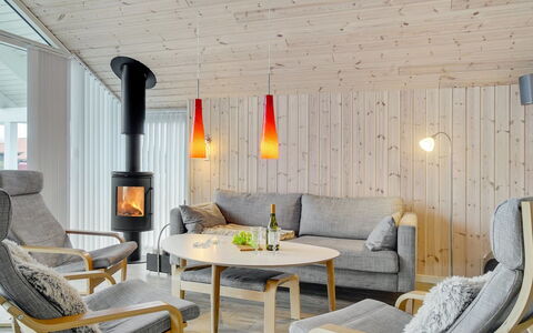 Domi - 1.2Km from the Sea: Meubles, Sol, Design Intérieur, Bois, Sol, Salon, Éclairage, Chaise, Domicile, Table