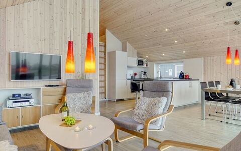 Domi - 1.2Km from the Sea: Bois, Design Intérieur, Plafond, Sol, Meubles, Luminaire, Salon, Domicile, Sol, Pièce