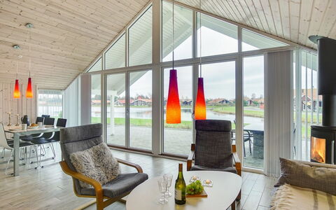 Domi - 1.2Km from the Sea: Domicile, Chalet, Siding, Ombre, Dur, Porche, Daylighting, Cour, Tache De Bois, Batiments Jardin