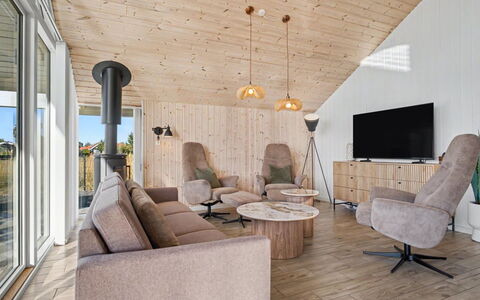 Domi - 1.2Km from the Sea: Bois, Sol, Plafond, Design Intérieur, Sol, Parquet, Domicile, Luminaire, Meubles, Salon