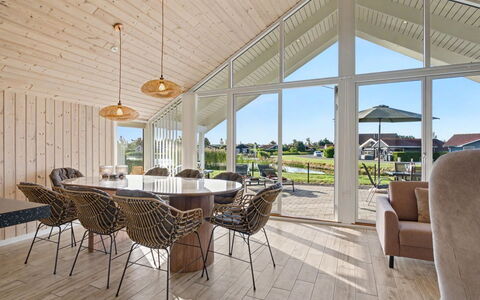 Domi - 1.2Km from the Sea: Bois, Domicile, Parquet, Plafond, Porche, Dur, Planche, Chalet, Plate-Forme, Chaise