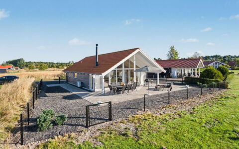 Domi - 1.2Km from the Sea: Toit, Maison, Domicile, Chalet, Biens, Allée, Ombre, Siding, Porche, Ferme