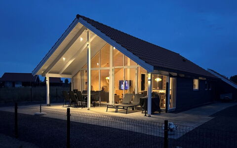 Domi - 1.2Km from the Sea: Toit, Architecture, Maison, Domicile, Chalet, Ombre, Siding, Biens, Conception, Porche