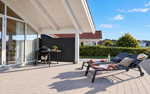 Domi - 1.2Km from the Sea: Mobilier De Jardin, Ombre, Pot De Fleur, Chaise, Plante D'Appartement, Patio, Store, Plate-Forme, Conception, Porche