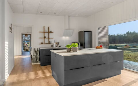 Vanna - 1.2Km from the Sea: Sol, Cuisine, Sol, Meubles, Comptoir, Bois, Design Intérieur, Cabinetry, Appareil De Cuisine, Parquet