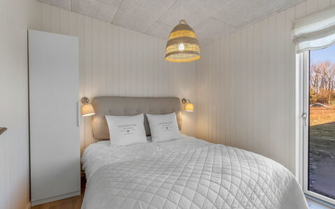 Vanna - 1.2Km from the Sea: Chambre, Lit, Design Intérieur, Bois, Literie, Drap De Lit, Plafond, Sol, Meubles, Sol