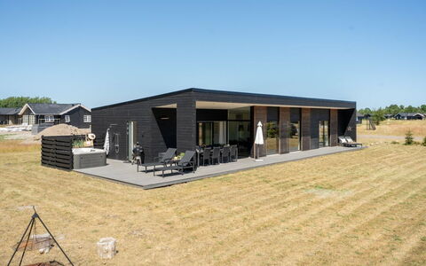 Vanna - 1.2Km from the Sea: Herbe, Prairie, Paysage, Écorégion, Plaine, Communauté Des Plantes, Lot Terre, Mobilier De Jardin, Prairie, Formations Arbustives