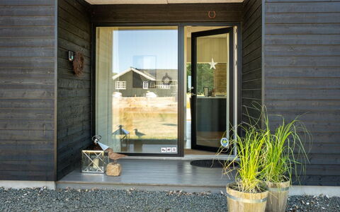Vanna - 1.2Km from the Sea: Herbe, Prairie, Paysage, Écorégion, Plaine, Communauté Des Plantes, Lot Terre, Mobilier De Jardin, Prairie, Formations Arbustives