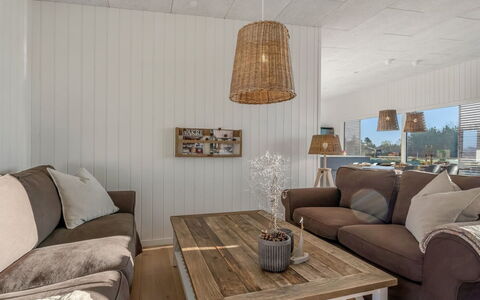 Vanna - 1.2Km from the Sea: Meubles, Design Intérieur, Sol, Sol, Canapé, Bois, Plafond, Parquet, Salon, Pièce