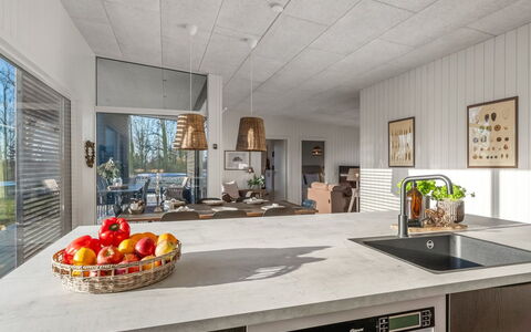 Vanna - 1.2Km from the Sea: Bois, Sol, Plafond, Sol, Cuisine, Design Intérieur, Meubles, Comptoir, Table Cuisine Et Salle A Manger, Chaise