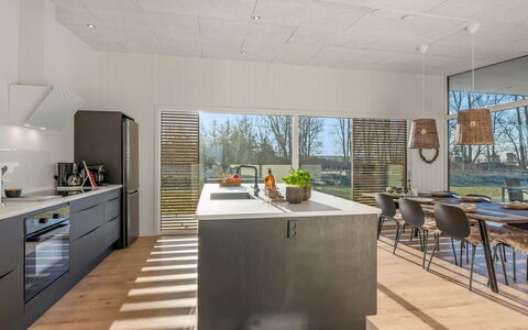 Vanna - 1.2Km from the Sea: Sol, Meubles, Cuisine, Bois, Sol, Design Intérieur, Plafond, Comptoir, Chaise, Table Cuisine Et Salle A Manger