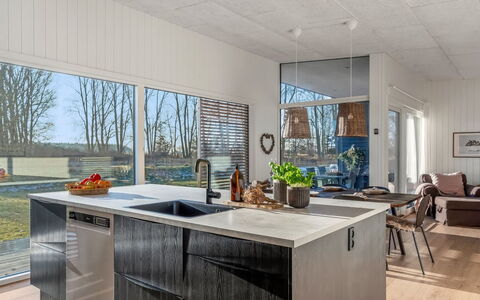 Vanna - 1.2Km from the Sea: Bois, Cuisine, Sol, Design Intérieur, Meubles, Plafond, Comptoir, Sol, Domicile, Appareil De Cuisine
