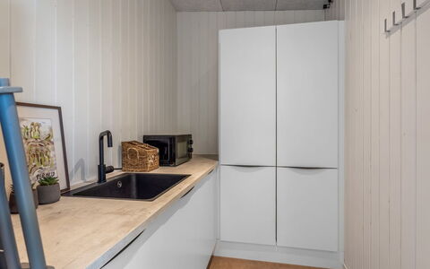 Vanna - 1.2Km from the Sea: Cuisine, Bois, Principaux Appliance, Appareil De Cuisine, Comptoir, Sol, Design Intérieur, Sol, Cabinetry, Meubles
