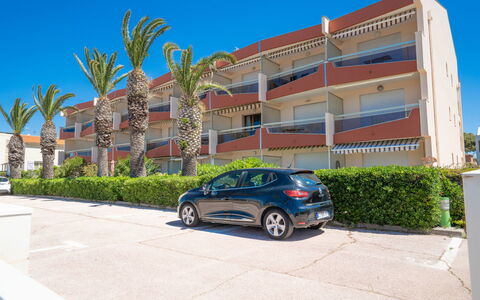 Saint Cyr sur Mer les Lecques 170: Roue, Ciel, Voiture, Véhicule, Bâtiment, Plante, Conception Automobile, Pneu Automobile, Architecture