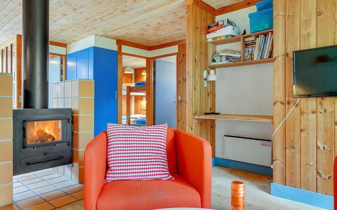 Bennek - 200M from the Sea: Toit, Maison, Domicile, Chalet, Porte, Siding, Plate-Forme, Porche, Planche, Dur