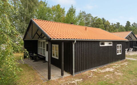 Bennek - 200M from the Sea: Toit, Maison, Domicile, Chalet, Porte, Siding, Plate-Forme, Porche, Planche, Dur