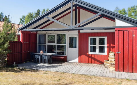 Ferbine - 400M from the Sea: Toit, Maison, Domicile, Chalet, Siding, Biens, Allée, Batiments Jardin, Cour, Cabanon
