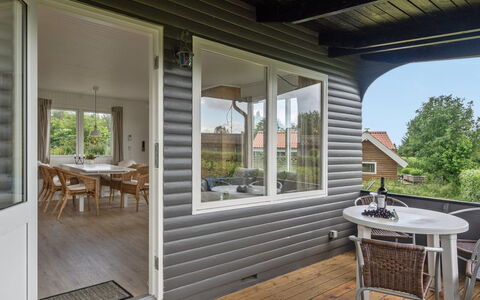 Amilla - 150M from the Sea: Toit, Maison, Domicile, Chalet, Porte, Siding, Plate-Forme, Porche, Planche, Dur