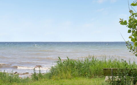 Amilla - 150M from the Sea: Toit, Maison, Domicile, Chalet, Porte, Siding, Plate-Forme, Porche, Planche, Dur