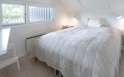 Niska - 300M from the Sea: Chambre, Bois, Linge, Drap De Lit, Plafond, Sol, Lit, Sol, Literie, Design Intérieur