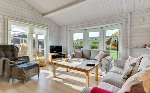 Ruusu - 300M from the Sea: Appartement, Ombre, Balcon, Chaise, Clôture, Mobilier De Jardin, Aluminium, Gazon Artificiel