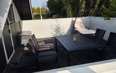 Rieke - 300M from the Sea: Herbe, Maison, Toit, Chalet, Domicile, Arbuste, Ferme, Lot Terre, Zone Rurale