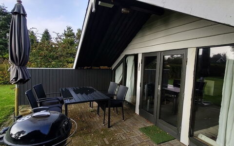 Rieke - 300M from the Sea: Herbe, Maison, Toit, Chalet, Domicile, Arbuste, Ferme, Lot Terre, Zone Rurale