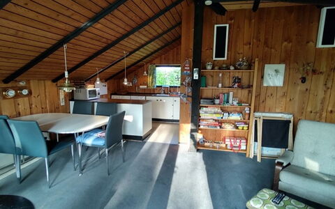 Rieke - 300M from the Sea: Herbe, Maison, Toit, Chalet, Domicile, Arbuste, Ferme, Lot Terre, Zone Rurale