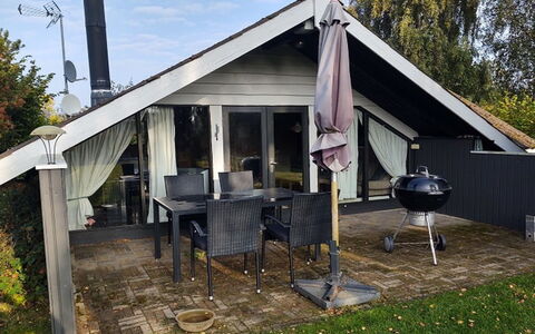 Rieke - 300M from the Sea: Herbe, Maison, Toit, Chalet, Domicile, Arbuste, Ferme, Lot Terre, Zone Rurale