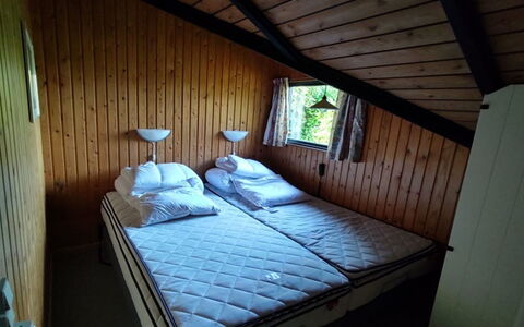 Rieke - 300M from the Sea: Bois, Chambre, Lit, Meubles, Sol, Drap De Lit, Design Intérieur, Literie, Linge, Domicile