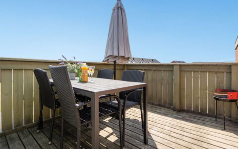 Roya - 1.9Km from the Sea: Meubles, Design Intérieur, Chaise, Sol, Table, Recours, Sol, Plafond, Pièce, Eco Hôtel