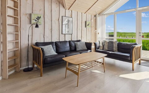 Jonna - 700M from the Sea: Meubles, Sol, Bois, Design Intérieur, Sol, Parquet, Plafond, Salon, Domicile, Dur